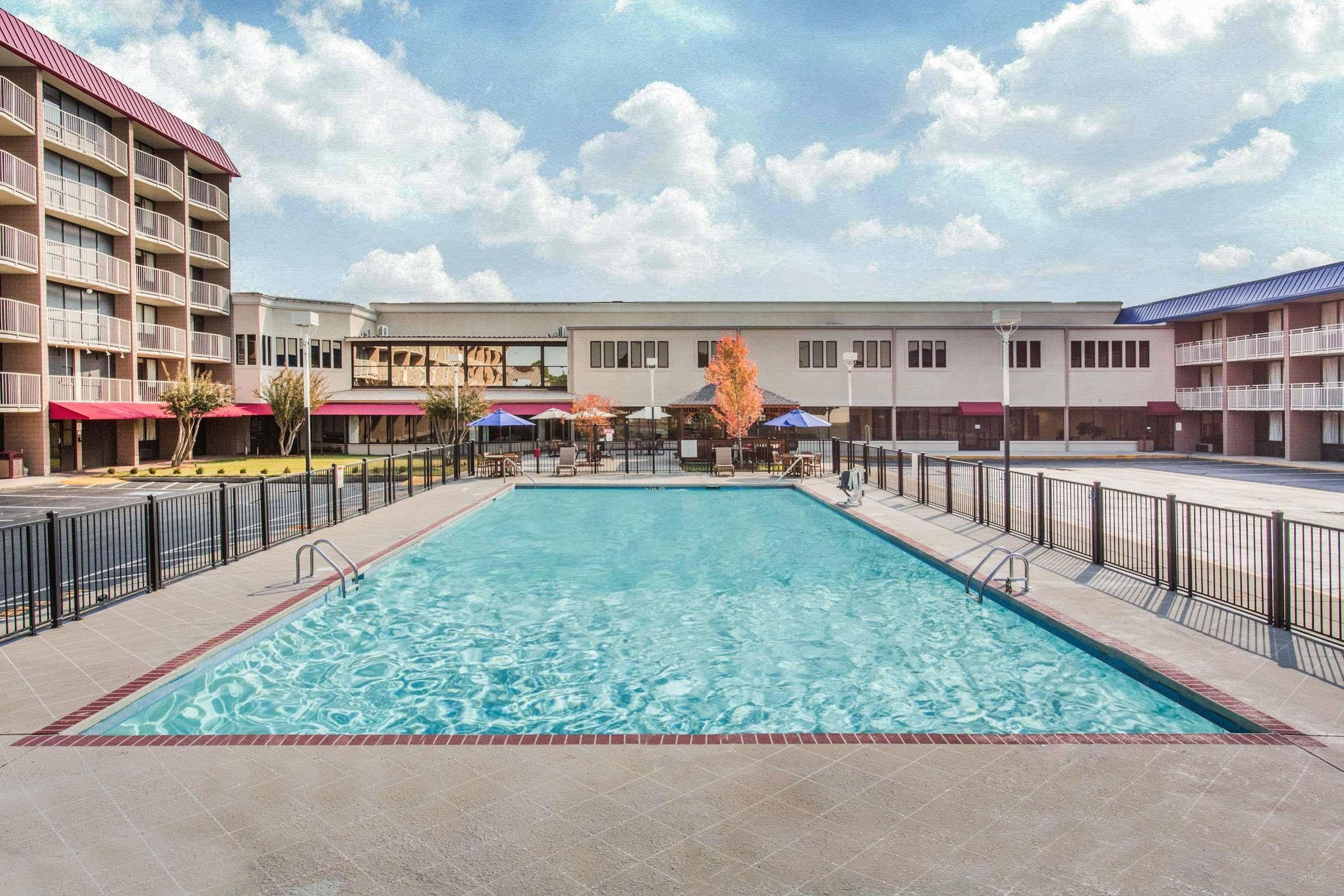 Baymont By Wyndham Fayetteville Fort Bragg Area Eksteriør billede