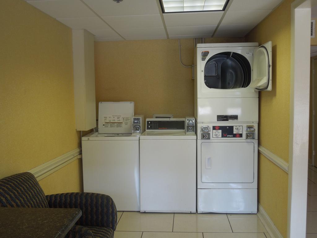 Baymont By Wyndham Fayetteville Fort Bragg Area Eksteriør billede