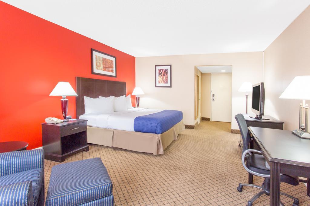 Baymont By Wyndham Fayetteville Fort Bragg Area Eksteriør billede