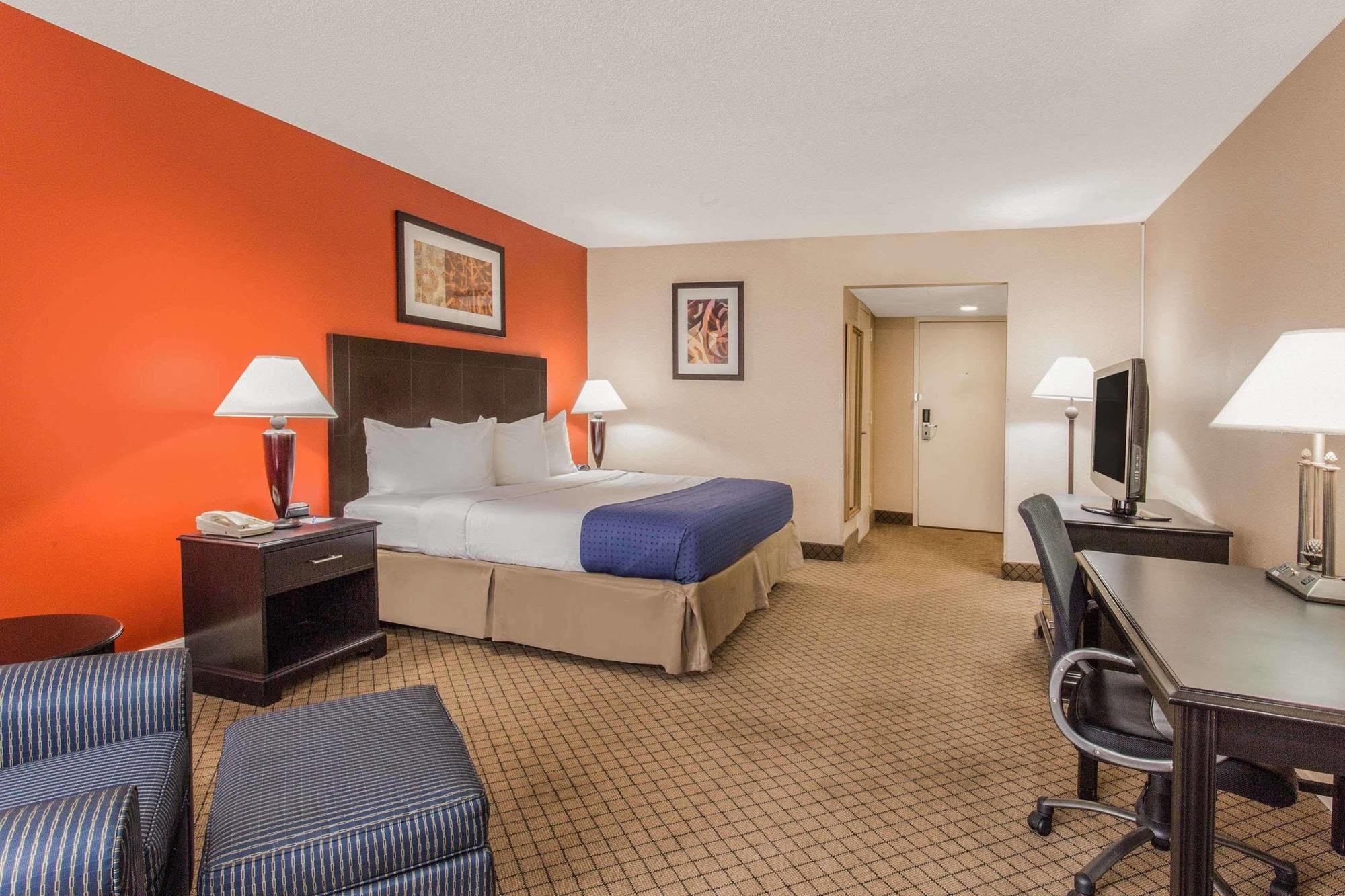 Baymont By Wyndham Fayetteville Fort Bragg Area Eksteriør billede