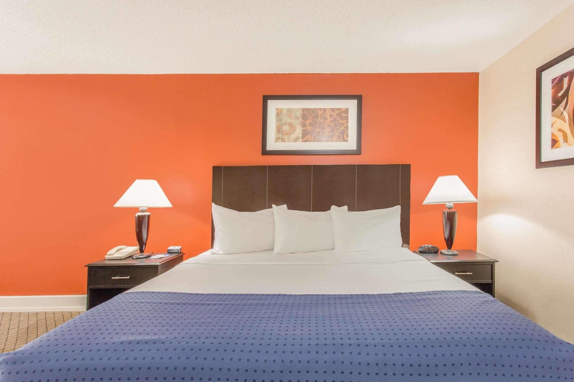 Baymont By Wyndham Fayetteville Fort Bragg Area Eksteriør billede