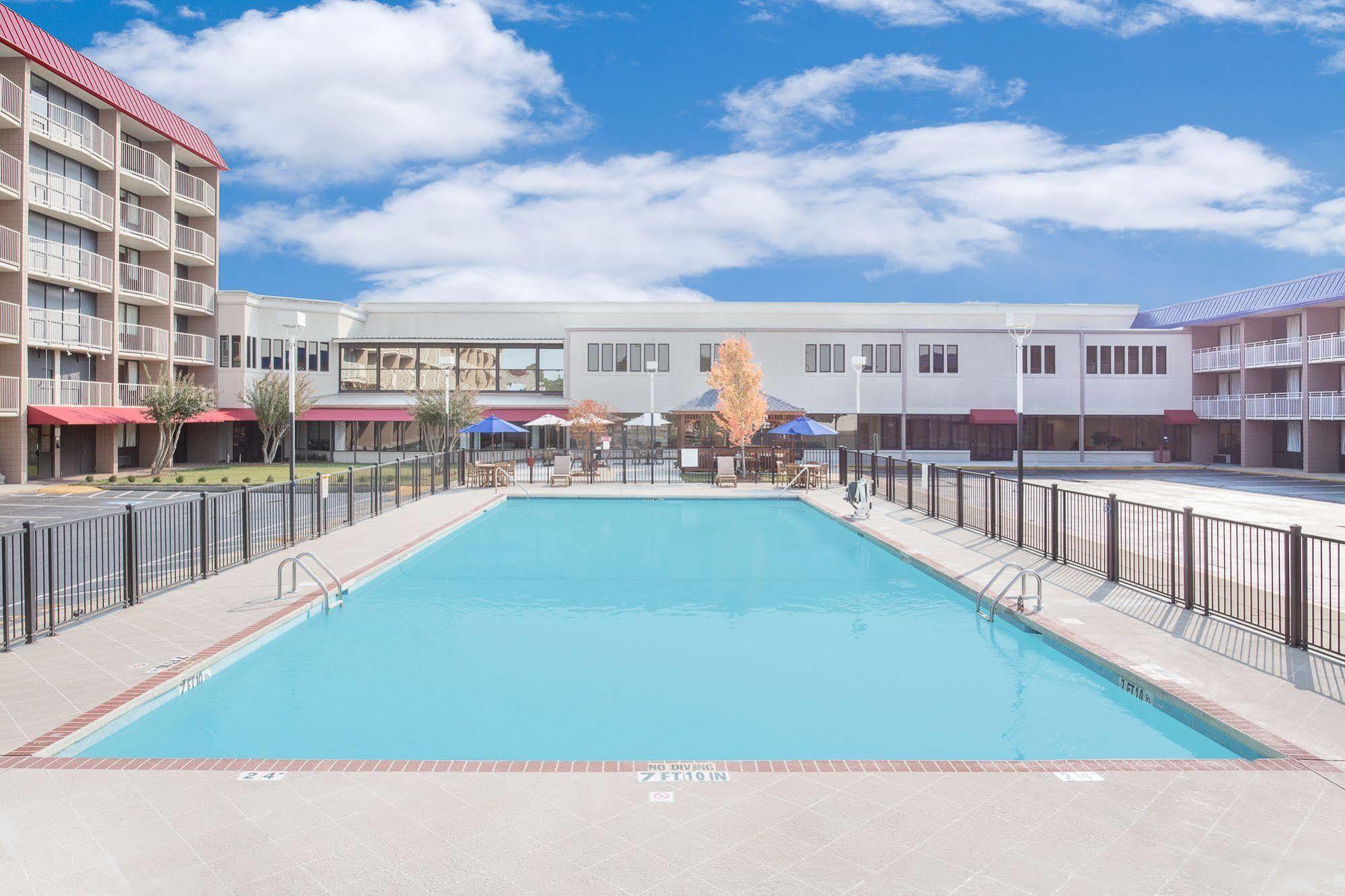 Baymont By Wyndham Fayetteville Fort Bragg Area Eksteriør billede