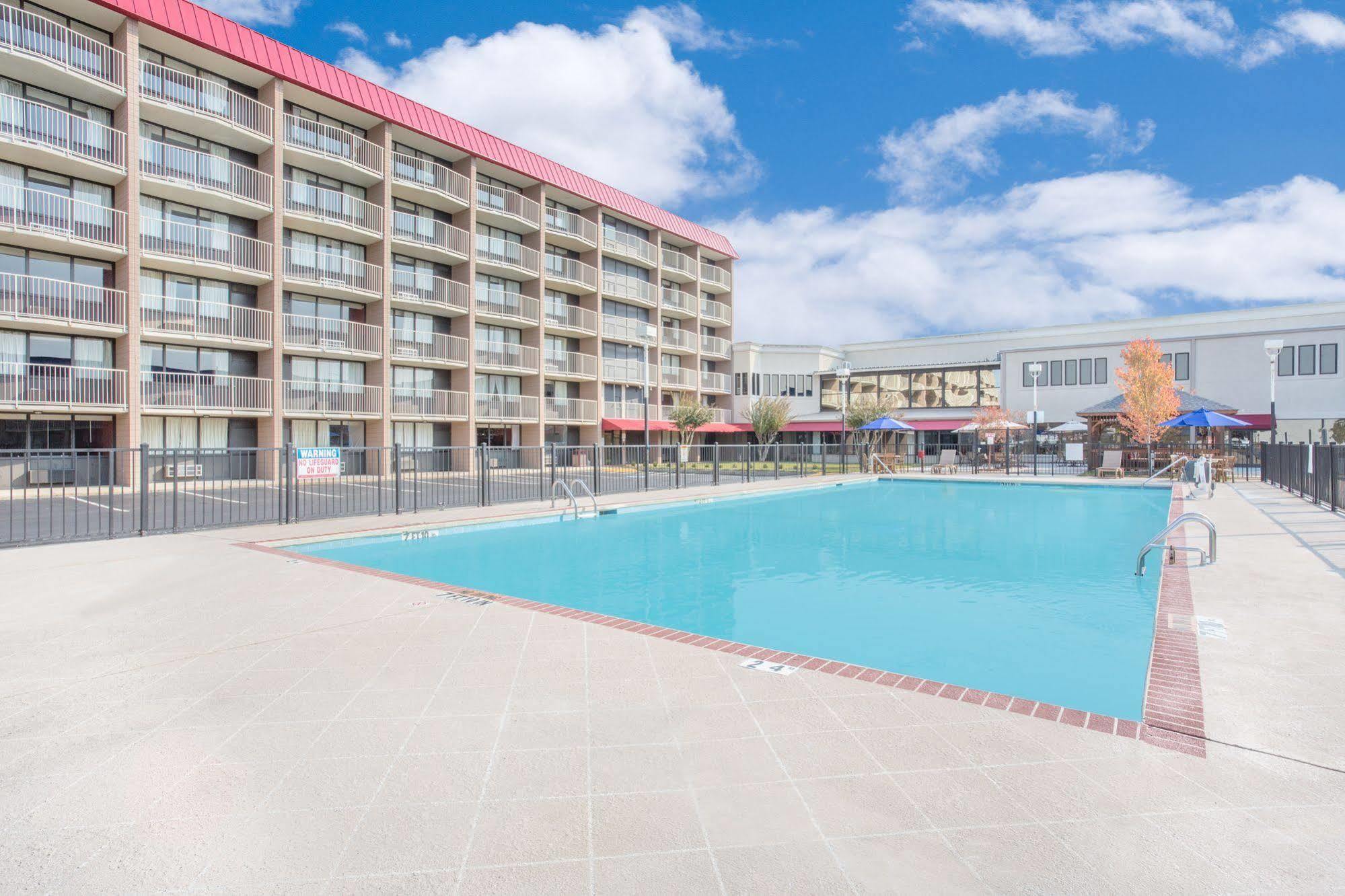 Baymont By Wyndham Fayetteville Fort Bragg Area Eksteriør billede