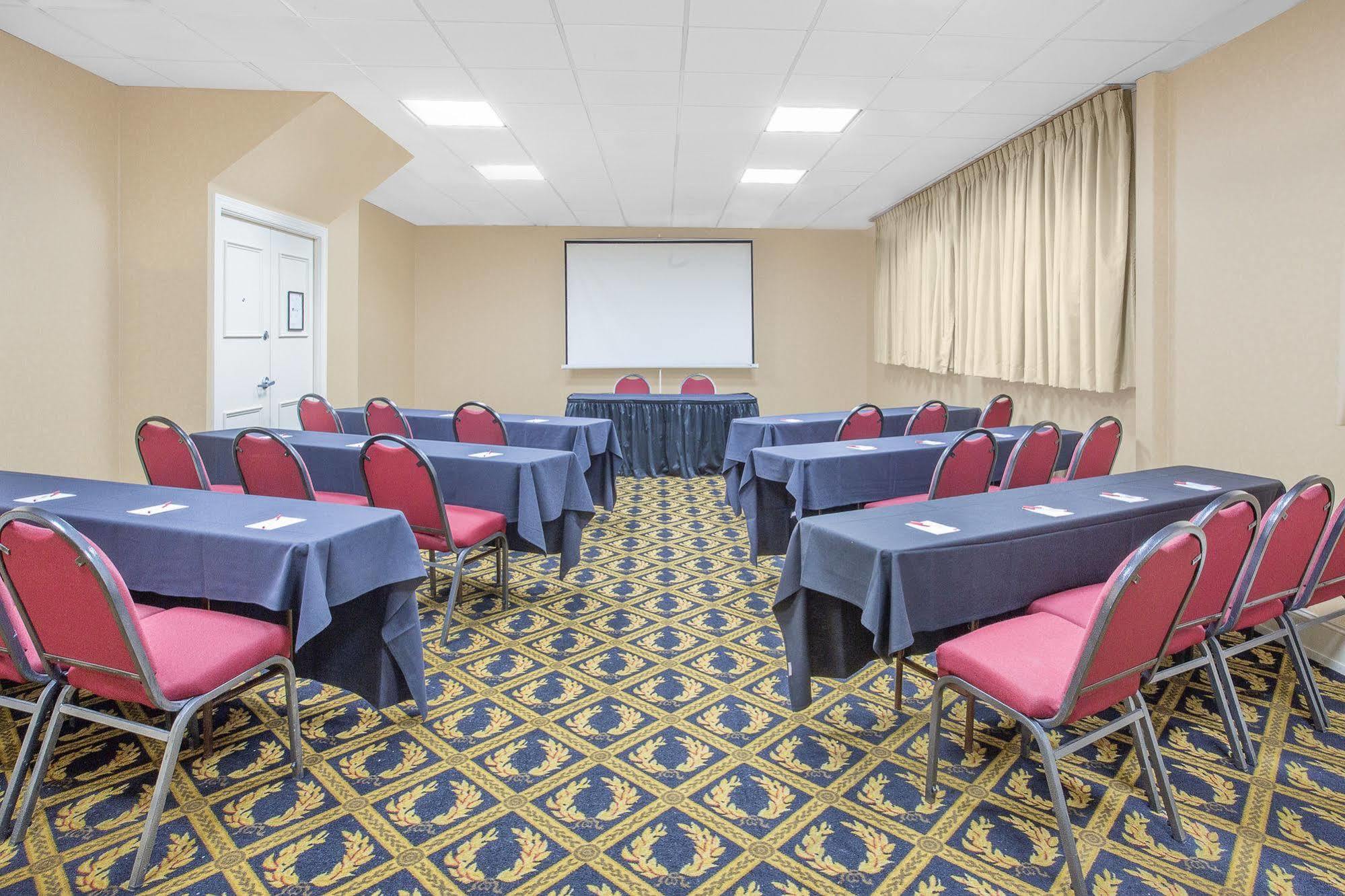 Baymont By Wyndham Fayetteville Fort Bragg Area Eksteriør billede